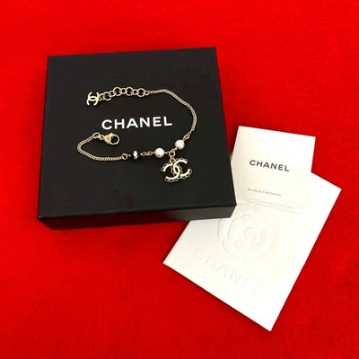 Bracciale CHANEL COCO Mark in lega perla artificiale placcatura argento 40747 - Immagine 1 di 4