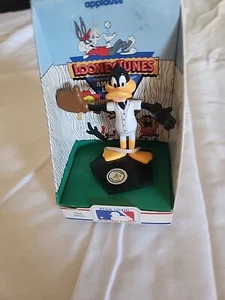 MLB American League Sammelfigur DAFFY DUCK 1990 Applause Looney Tunes - Bild 1 von 3