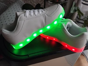 Unisex Kinder LED Schuhe 7 Farbe USB Aufladen LED Leuchtend Outdoor Sportschuhe  - Bild 1 von 5