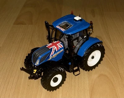 Universal Hobbies New Holland T7.225 Union Jack Edition 1:32 - senza scatola - Immagine 1 di 3