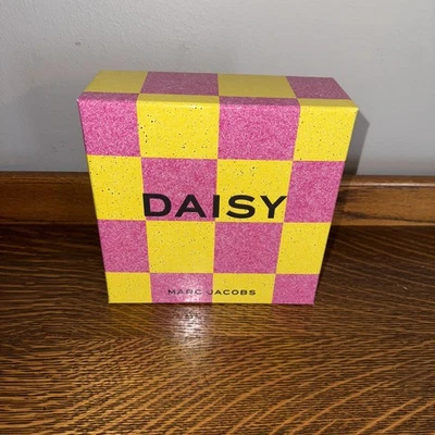 Marc Jacobs Daisy Juego de Regalo 2 Piezas para Mujer 30ml EDT + 10ml EDT Foto 1 de 3