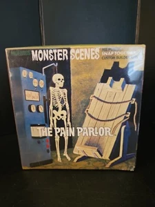 Moebius Monster Scenes - The Pain Parlor Model Kit - 2010 SEALED - Picture 1 of 4