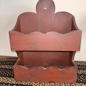 Holzregal im primitiven Stil  - Bild 1 von 11