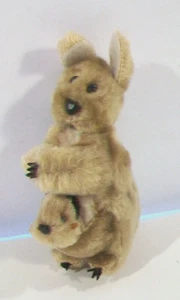 Canguro de peluche de 1980 con clip Joey Animal Hugger, abrazador de lápiz - Imagen 1 de 3