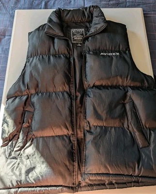 CHALECO ACOLCHADO AVIREX USADO TALLA L CLR NEGRO CREMALLERA COMPLETA CAPUCHA OCULTA LOGOTIPO BORDADO Foto 1 de 4