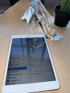 Apple Ipad Mini 2 Wi-Fi Model A1489 32GB White/Silver Clean Great Condition - Picture 1 of 7