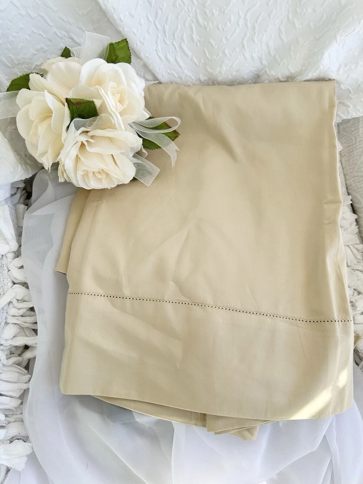 Hudson Park Collection Champagne Twin Flat Sheet 100% Egyptian Cotton 500 TC - Image 1 of 4