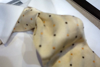 Gravata de seda Fratelli Itália creme chocolate marrom laranja bolinhas - Imagem 1 de 2