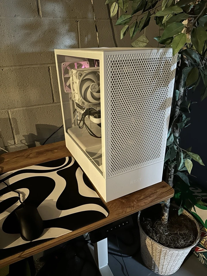 PC para juegos blanca personalizada 3060TI RYZEN 5 5600x 32 GB 3200 MHZ RAM 2 TB SSD Foto 1 de 4