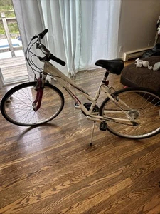 1992 Vintage Schwinn Criss Cross Ladies Hybrid Bike 21 spd. - Picture 1 of 8