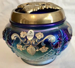 Fenton Kunstglas Favrene handbemalt Gänseblümchen Glas Vase mit Messingdeckel "limitiert" A2 - Bild 1 von 5