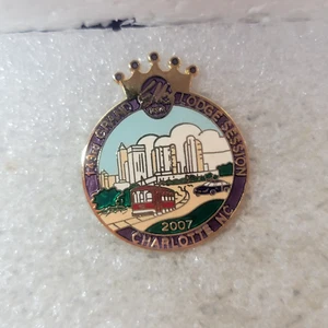 Prendedor de solapa esmaltada Elks Grand Lodge Sesión 143rd Charlotte Carolina del Norte - Imagen 1 de 4
