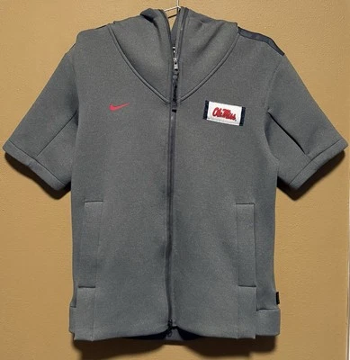 Sudadera con Capucha Sobre el Campo Nike Ole Miss Rebels Football Showout - Para Hombre Talla Mediana Foto 1 de 3