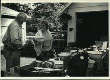 1990 Press Photo Jerry Washkovick's yard sale in Princeton, Wisconsin