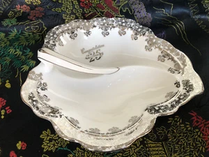 VINTAGE Royal Albert 25th Anniversary Leaf Shape Handled Divided Dish, England - Bild 1 von 4