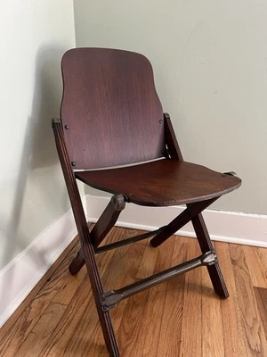 Silla plegable de madera vintage American Seating Co. con/metal Foto 1 de 4