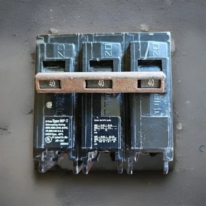 Murray 3F- MP-T 40 amp Circuit Breaker - Picture 1 of 5