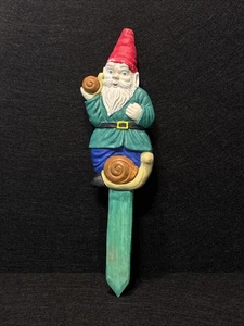 Estaca de planta gnomo de jardín barbudo de cerámica de colección MCM CON CARACOLES PINTADOS A MANO 9,5 PULGADAS - Imagen 1 de 6