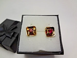 18K SOLID GOLD LAB CREATED SAPPHIRE SCREW POST EARRINGS - 9X9MM - 1.46 GRAMS -S6 - Picture 1 of 9
