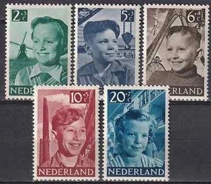 Netherlands 1951 Yvert 559/63 Pro Childhood MNH VF - Picture 1 of 1