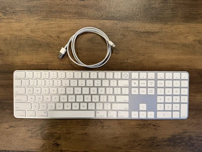 Apple Magic Keyboard with Touch ID for Mac Models with Apple Silicon - US. A2520 - Image 1 of 3