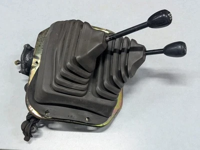 Camioneta Nissan Pickup D21 87-93 transmisión manual y palanca de cambios doble 4x4 Foto 1 de 4