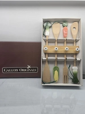 Juego de utensilios de cocina de madera vintage con asas de cerámica para verduras y percha Foto 1 de 4