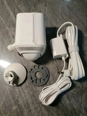 Ring - Spotlight Cam Plus Outdoor/Indoor Wireless 1080p Battery Camera - White - Image 1 of 4