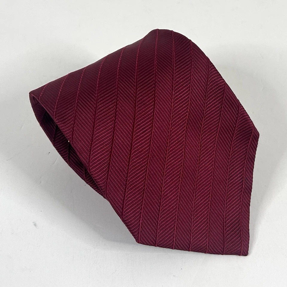 Corbata Hart Schaffner Marx 100 % seda espiga roja a rayas 3 3/4 x 60 1/4 Foto 1 de 3
