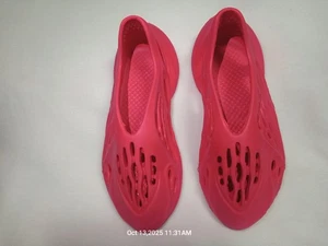 Size: Men: 9 / Women: 11.5 / Eur: 42 / Adidas Yeezy Foam Runner Vermillion - Picture 1 of 9
