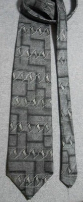 Corbata de seda con patrón de fondo gris y negro sobre gris de la colección Haggar hecha en EE. UU. Foto 1 de 4