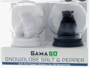 GamaGo Schneekugel Salz & Pfefferstreuer NEU Weiß & Schwarzbär 2012 Originalverpackt - Bild 1 von 8