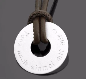 JOYERÍA DE HOMBRE CON GRABADO, BISUTERÍA MASCULINA, CADENA DE CUERO, JOYAS DE COORDENADAS - Imagen 1 de 2