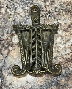 Vintage Cast Iron Trivet Double Witches Broom Wheat Design Farmhouse - Picture 1 of 6