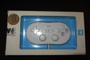 OFFICIAL NINTENDO Wii CLASSIC CONTROLLER   FREE SHIPPING - Picture 1 of 7