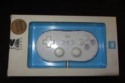 OFFICIAL NINTENDO Wii CLASSIC CONTROLLER   FREE SHIPPING - Image 1 of 4