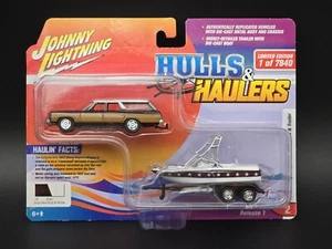 Johnny Lightning braun weiß 1973 Chevy Caprice mit Mastercraft Boot & Trailer - Bild 1 von 8