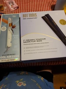 Hot Tool Pro Signature 1" Ceramic Titanium Salon Flat Iron & INFINITI PRO CONAIR - Picture 1 of 3