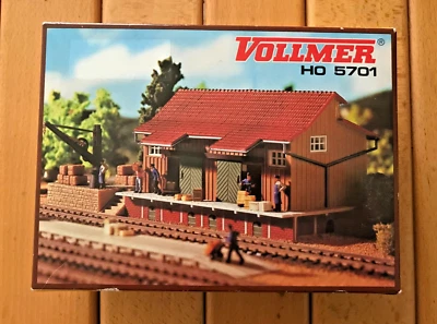 VOLLMER 5701 – SCATOLA DI MONTAGGIO SCALO MERCI SCALA HO (1:87) - Immagine 1 di 4