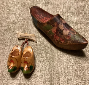 Vintage Holland Wooden Clogs Pin and Single Shoe - Picture 1 of 4