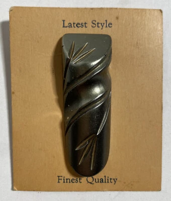 Early Plastic Deco Bamboo Shoe Clip on Original Sales Card - - Image 1 of 4