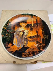 1979 NORMAN ROCKWELL CHRISTMAS PLATE - "SOMEBODY'S UP THERE" (27) - Picture 1 of 2