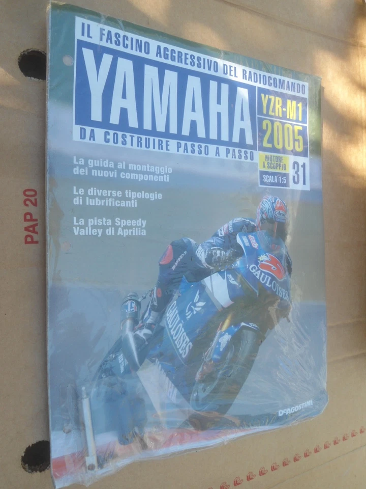YAMAHA YZR-M1 -  1:5  - 2005 - MOTO RC A SCOPPIO DE AGOSTINI - USCITA NUMERO 31 - Immagine 1 di 1