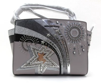 NUEVO CON ETIQUETAS MICHAEL KORS SELMA Cuero MD Mensajero Tachuelas/Joyas/Galaxy Stars Gris Perla Foto 1 de 4