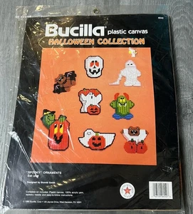 NUEVO Bucilla Espeluznante Adornos Plástico Lona Kit De Colección 1990 Juego de 8 Halloween - Imagen 1 de 2