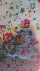 Blumenmuster "Stiefmütterchen" Design Stoff - 1 1/3 Yards - Bild 1 von 1