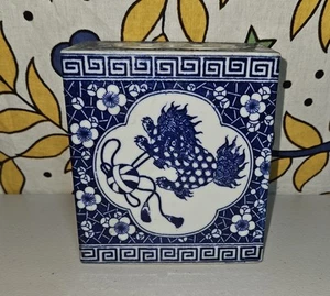 Antikes blau & weißes chinesisches Porzellankissen/Ziegel mit Foo Hund, Opium Papiere - Bild 1 von 22