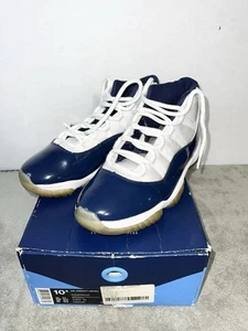 Talla 10.5 - Jordan 11 Retro Alto Ganar Como '82 Blanco Azul Marino Cuero Usado - Imagen 1 de 24