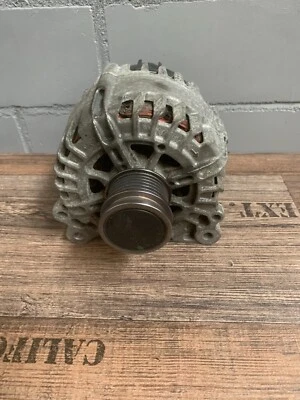 Alternatore originale Audi VW Seat Skoda 04E903023K - Immagine 1 di 4