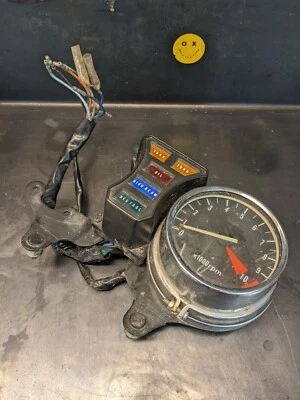 Tacómetro - 1981 CB750C - con luces ficticias Foto 1 de 2